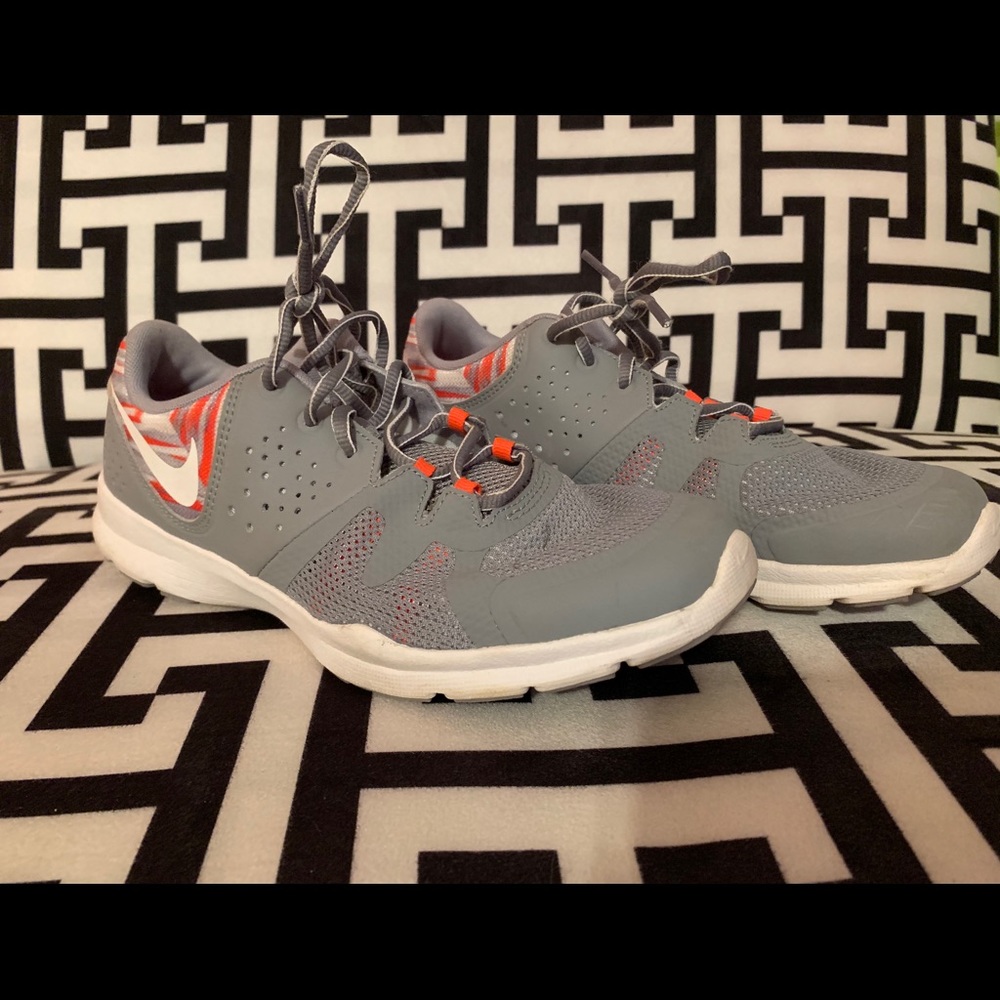 Nike Tennis Shoes